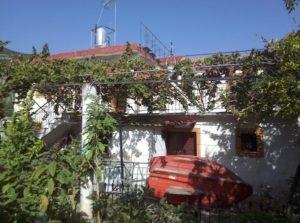 Ancienne maison de pêcheur à côté de la plage