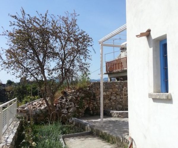 lak093-exterior2